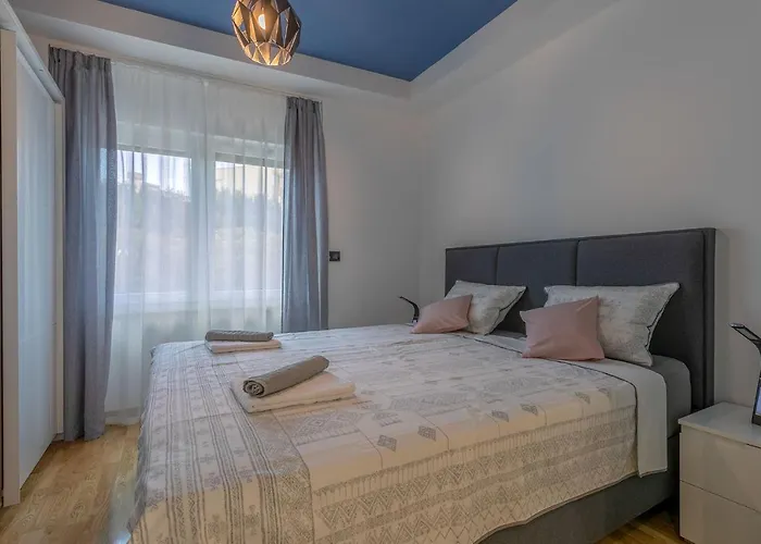 Arena Blue Dream - Modern With Terrace *