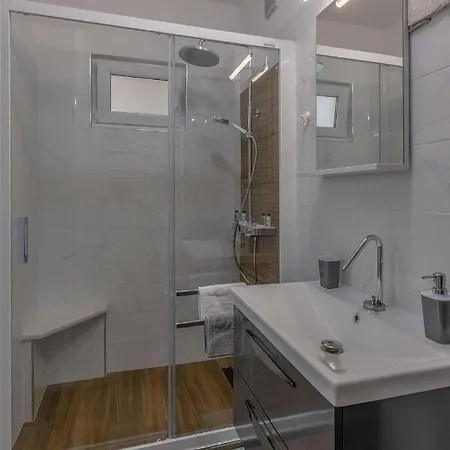 Arena Blue Dream - Modern With Terrace *